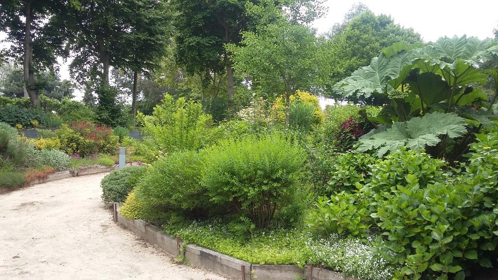 Bed and Breakfast Aux Greniers A Reves Plestan Exterior foto